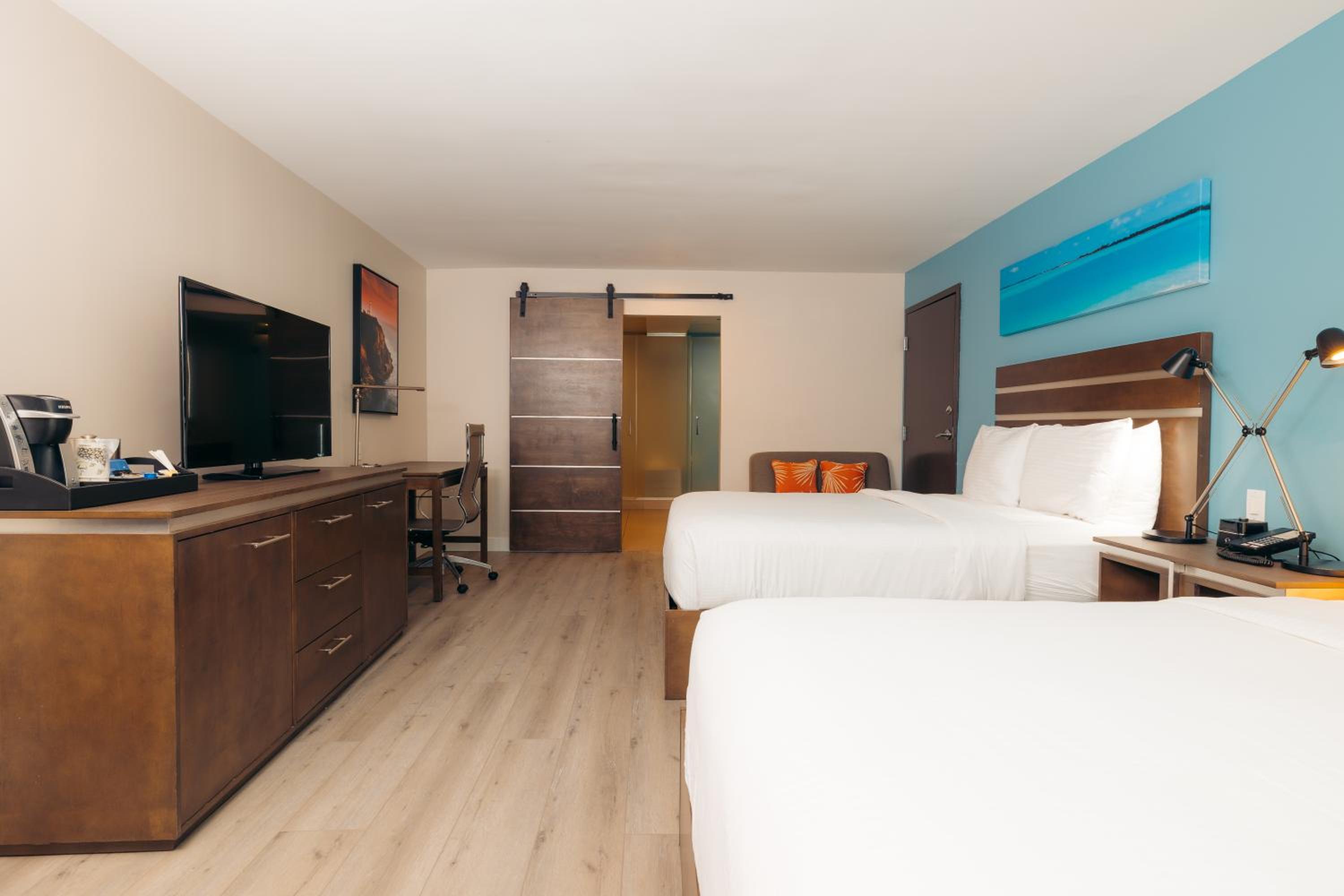 جناح بسريرين كوين بحوض استحمام، The Cove Hotel, Ascend Hotel Collection 2/10