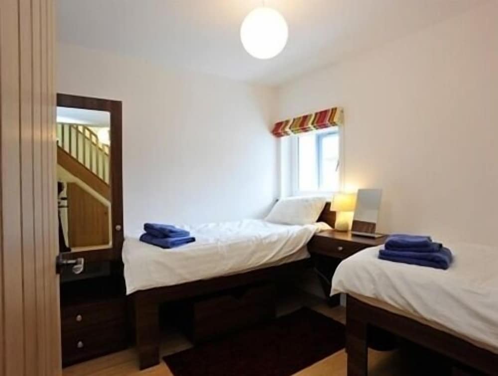 Town House, Apartment, 1 Double and 4 Single Beds، The Pyjama Factory 5/7
