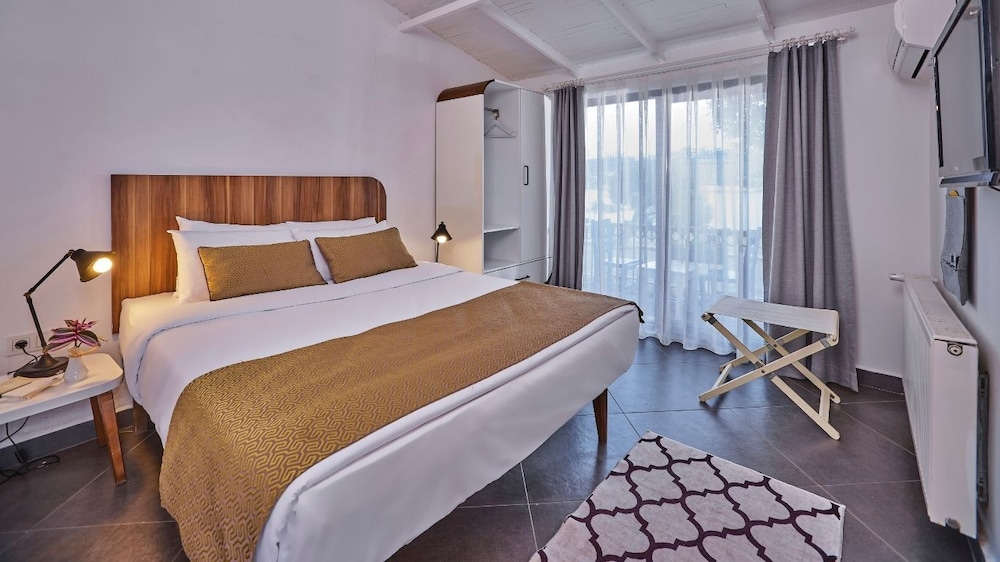 DELUXE, DOUBLE BED, GARDEN VIEW