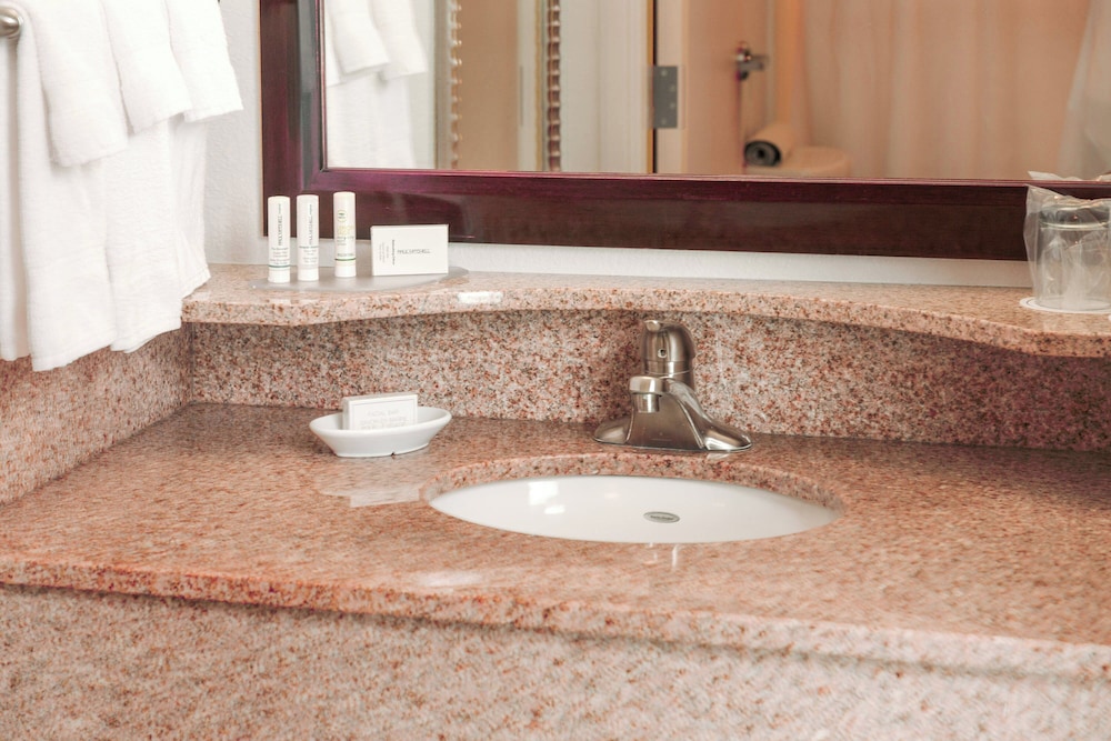 جناح بسريرين كوين مع أريكة لذوي الإعاقة، Springhill Suites Houston Pearland 6/9