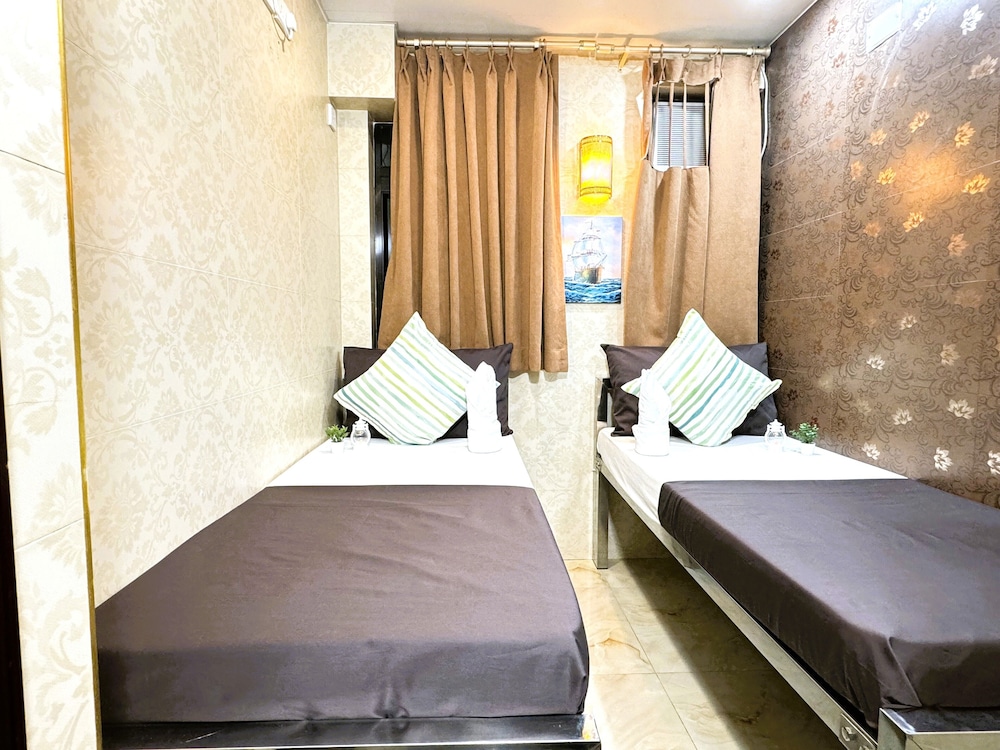 Standard, Twin Beds