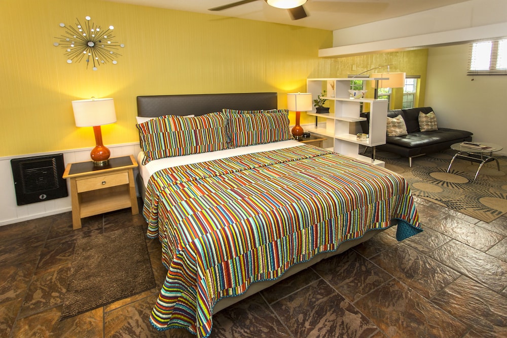 Desert Riviera Hotel 25/70