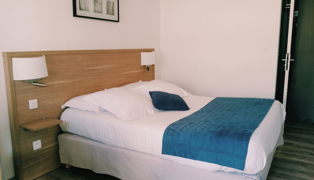 LOGIS HOTEL LES COMTES DE PARDIAC 13/34