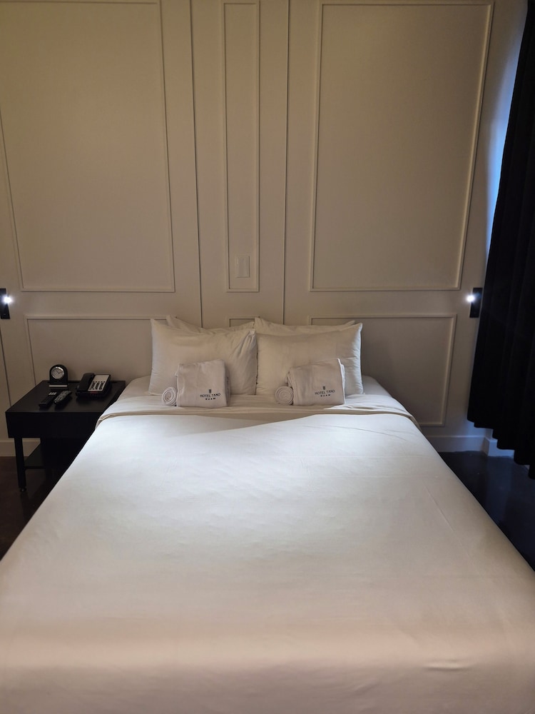 DELUXE, TWIN BEDS
