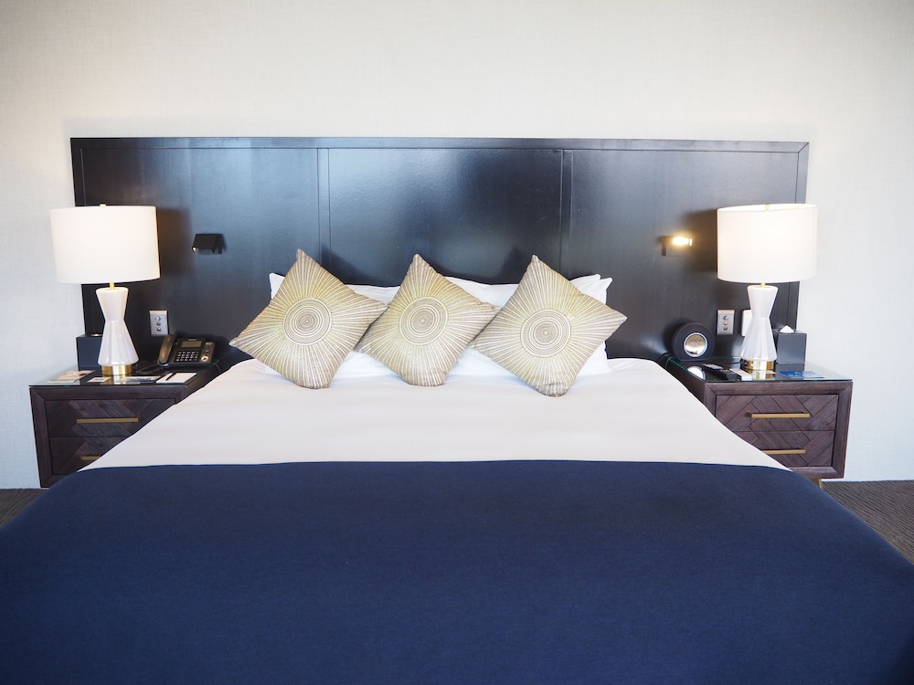Hilton Cairns Hotel 16/85
