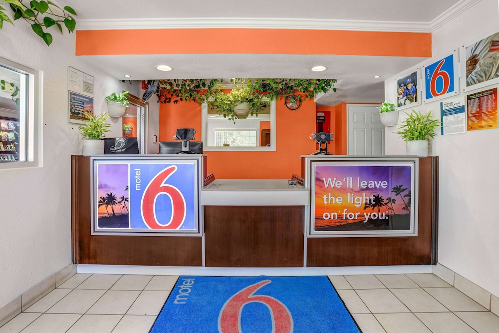 Lobby at Motel6 King City, CA, KING CITY - CA