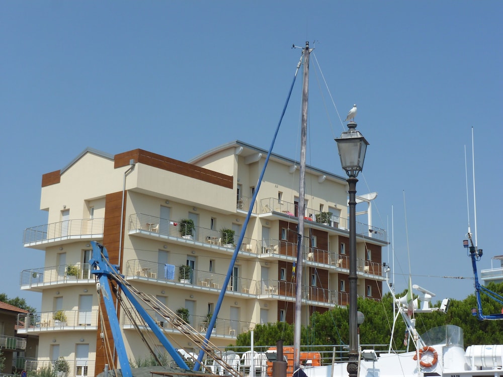 Franca Hotel 6/50