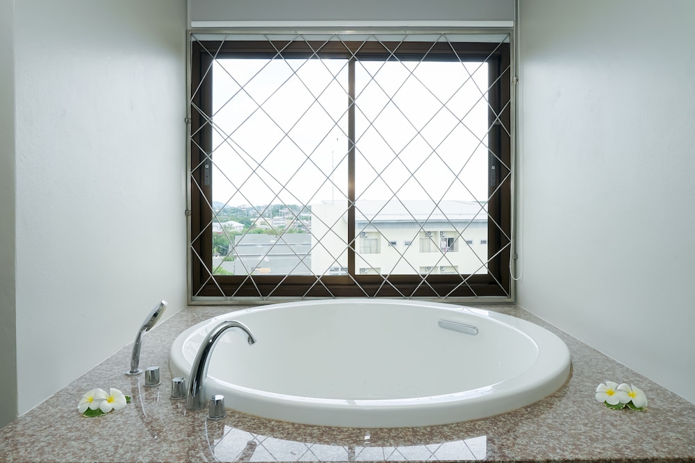 Recenta Suite Phuket Suanluang 49/50