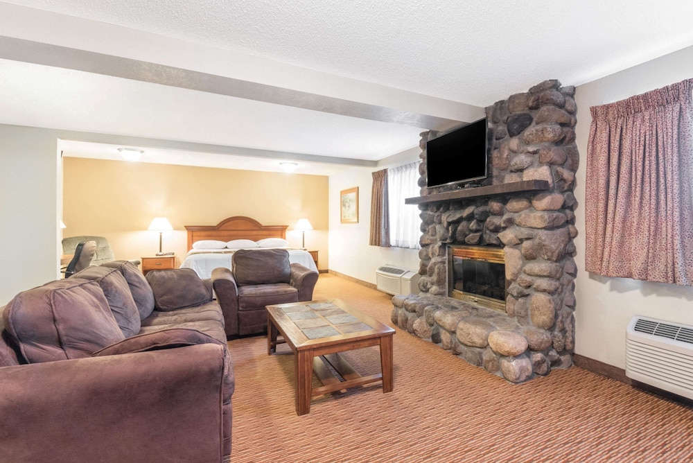 Super 8 By Wyndham Bemidji Mn 21/28