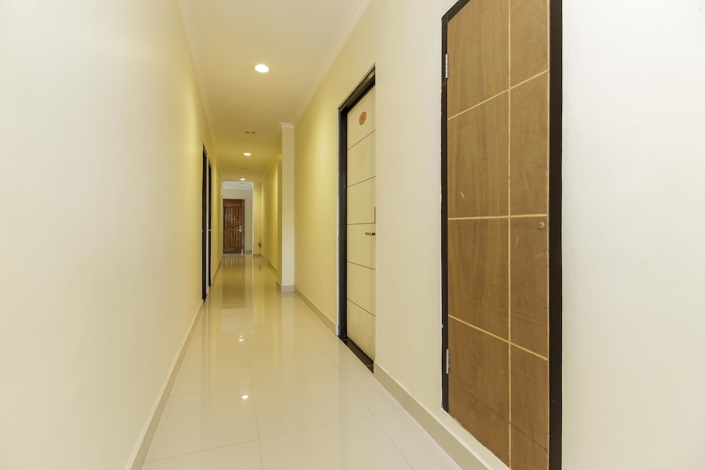 RedDoorz Plus @ Paal 2 Manado (RedDoorz - Elfah Hotel) 29/41