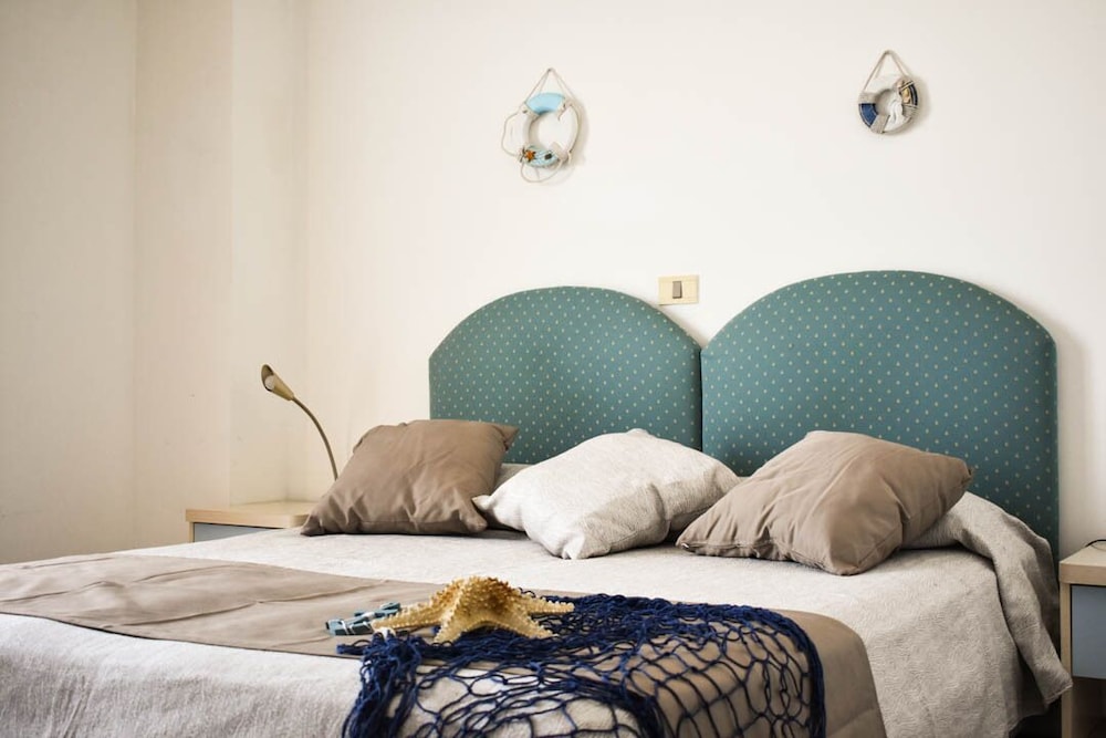 Hotel Embassy Pesaro 4/35