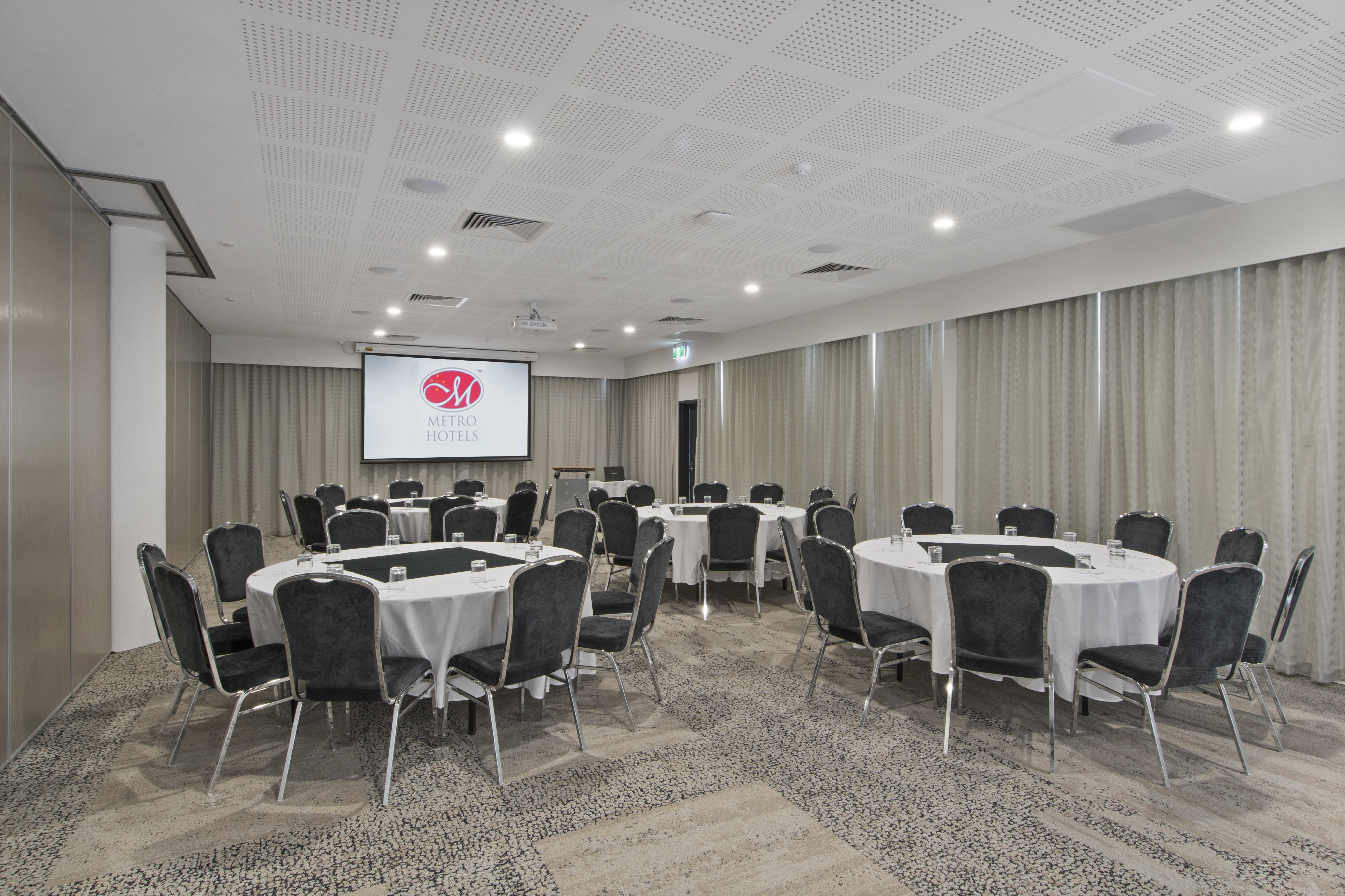 Metro Hotel Perth 36/48