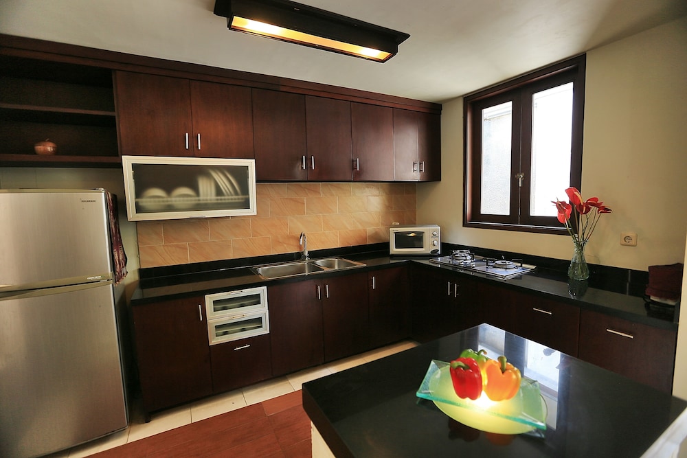 THE SANYAS SUITE 54/72