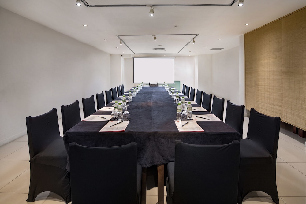 MK Premier Boutique Hotel 56/65