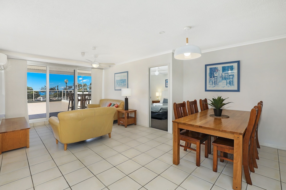 ELOUERA TOWER BEACHFRONT APARTMENTS 60/69