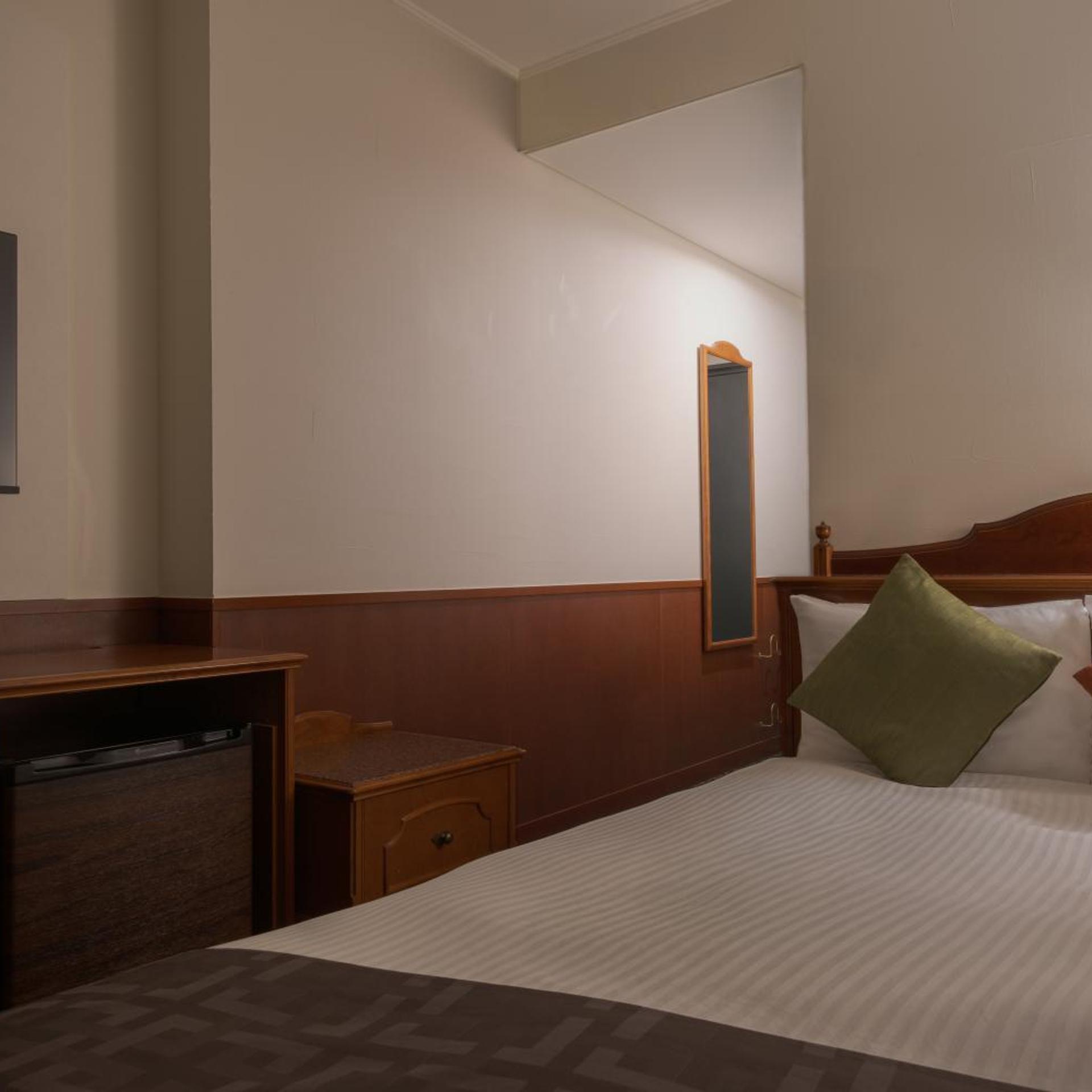 Adjoining, 2 Semi Double Beds