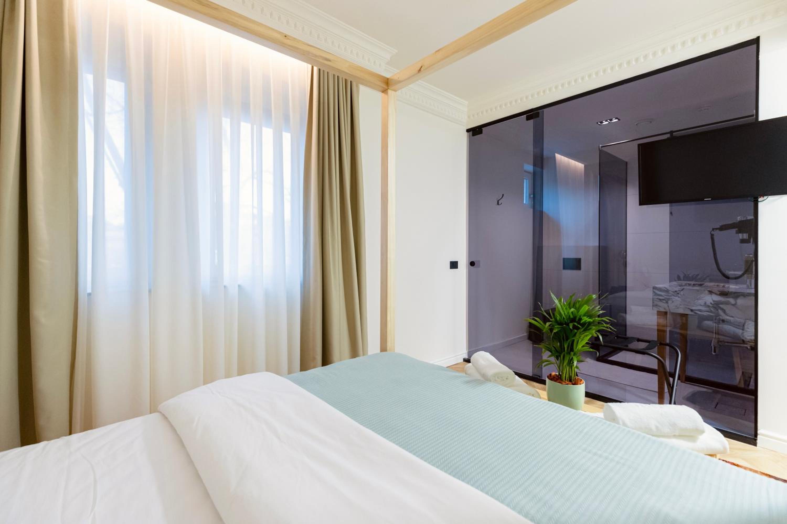 Garden Downtown Boutique Hotel Pristina 10/36