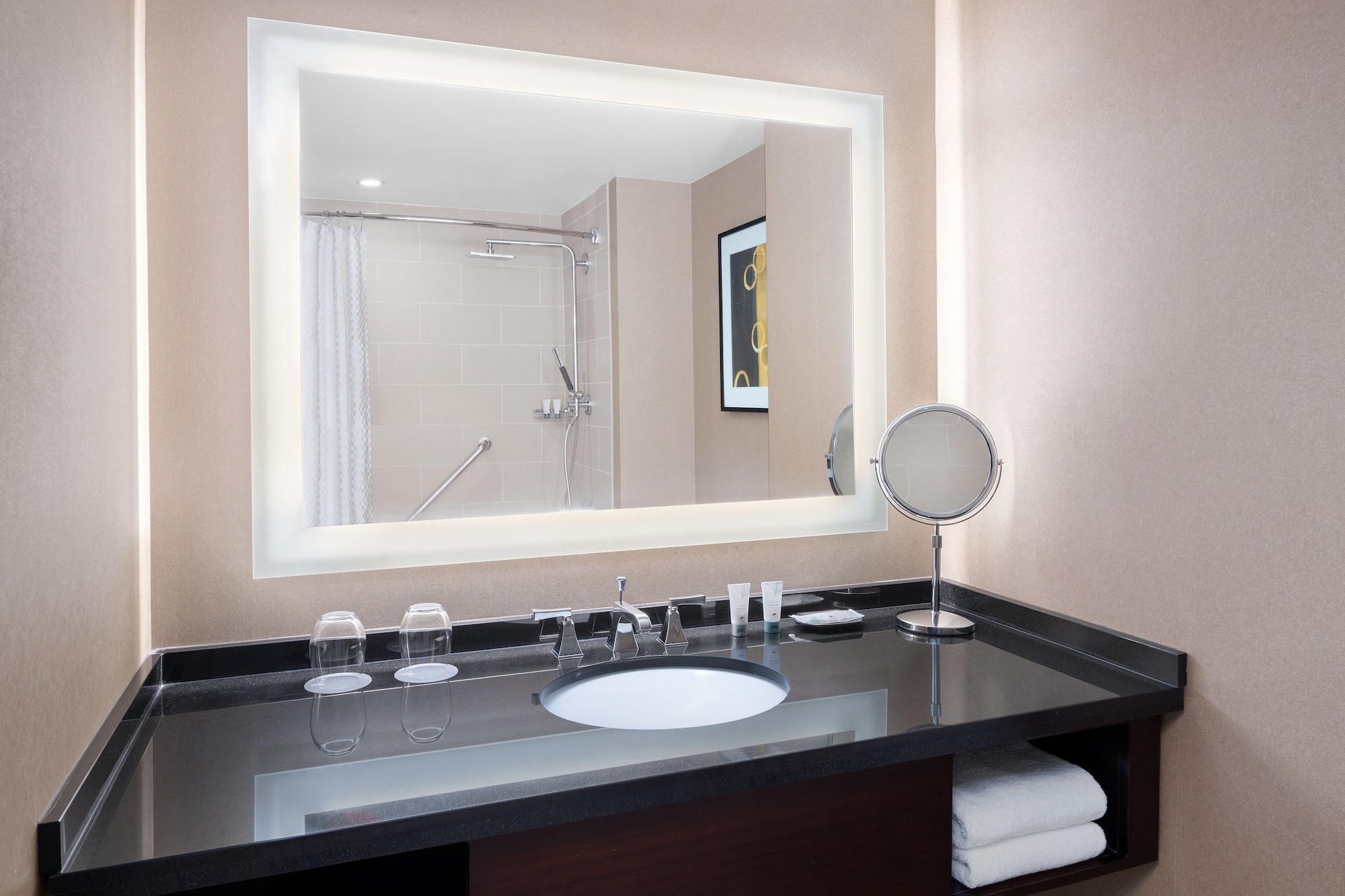 غرفة تقليدية بسرير كوين وسرير كوين، The Westin Baltimore Washington Airport - BWI 2/3