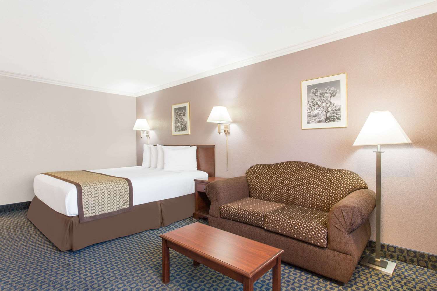 Days Inn by Wyndham Indio 22/36
