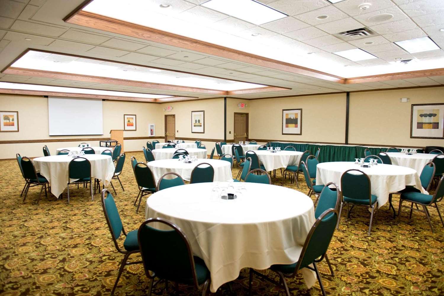 Country Inn & Suites By Radisson Chanhassen, MN 18/20