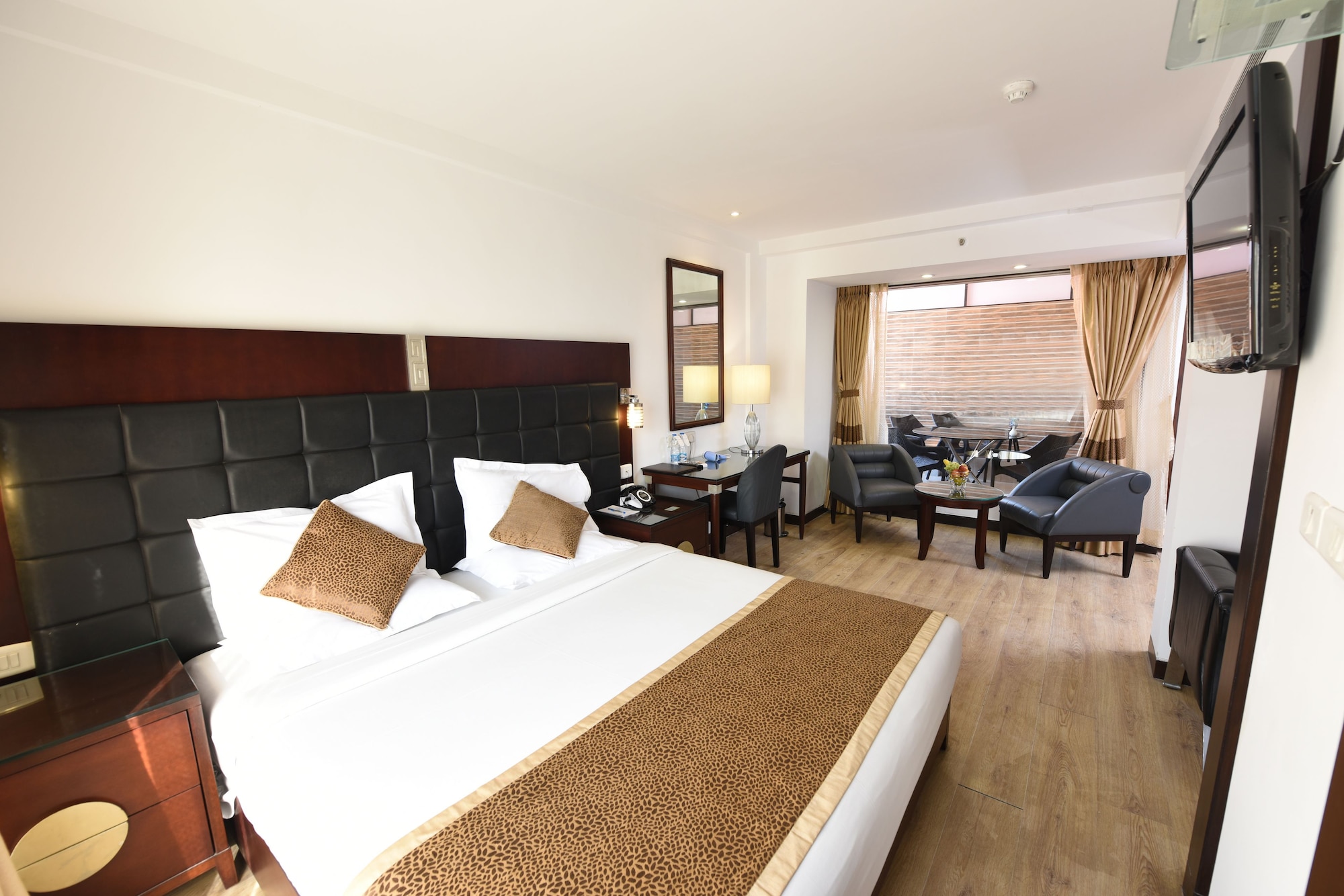 LUXURY, SUITE, KING BED, CITY VIEW