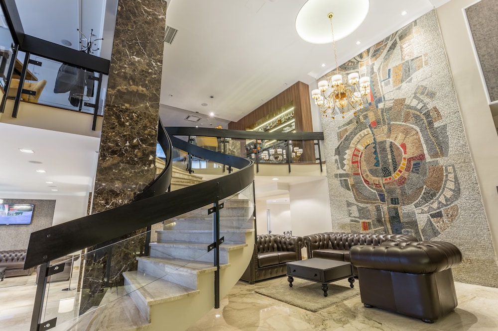 Royal Inn Hotel 34/37