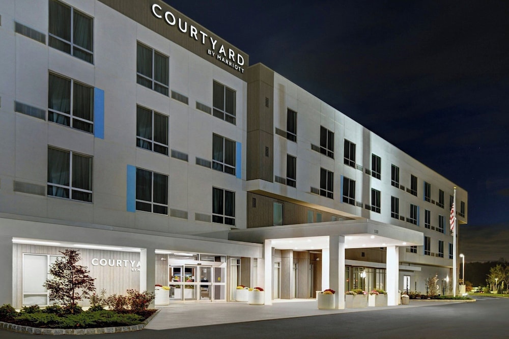 Courtyard Hamilton 2/43