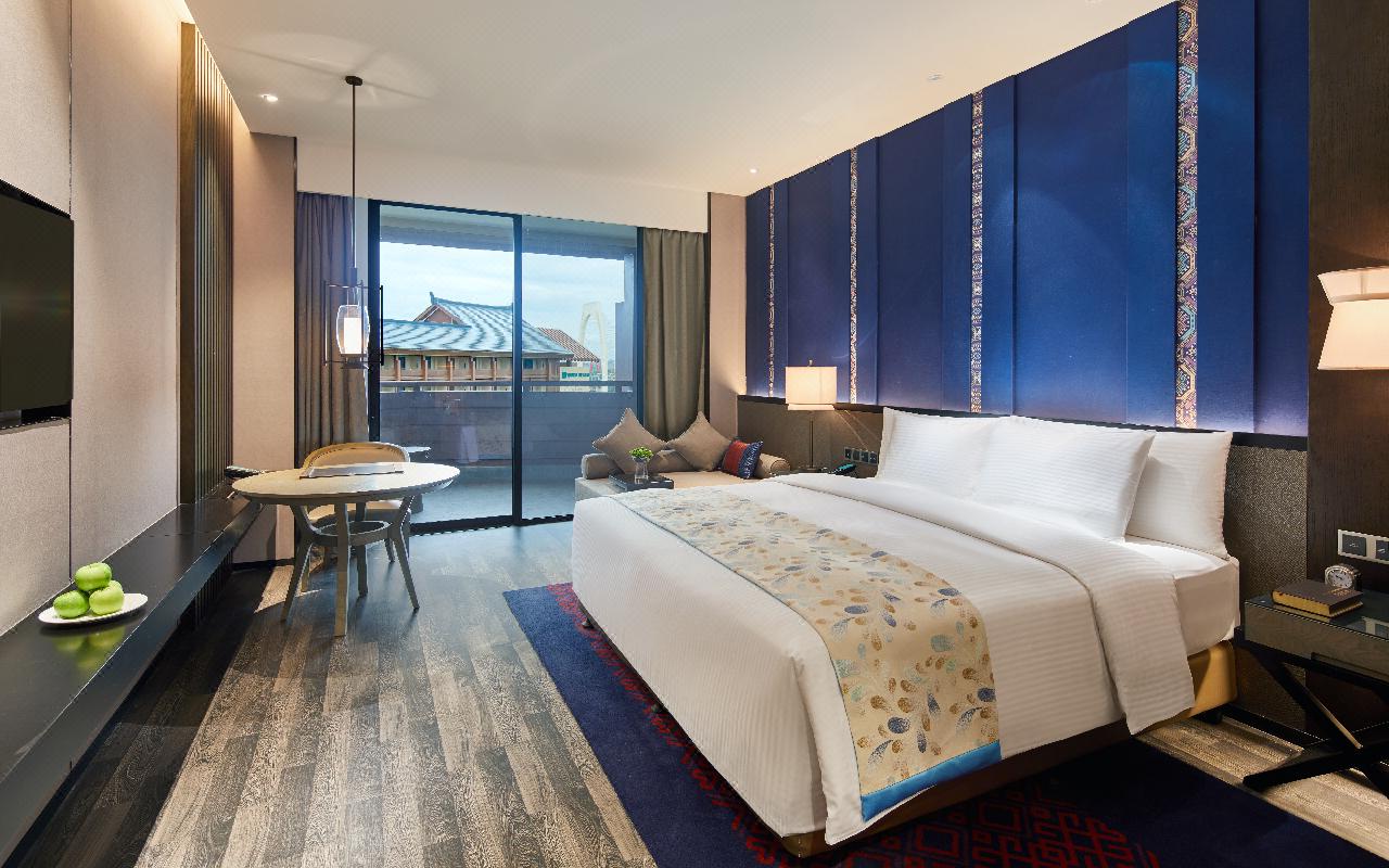 Nightscape, Prime, Executive, King Bed, River View, Balcony