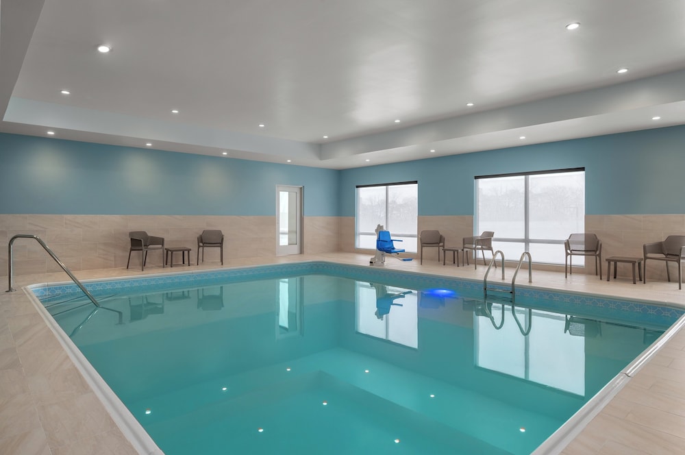 Holiday Inn Express & Suites Muncie Northwest by IHG، مونسي 26/50