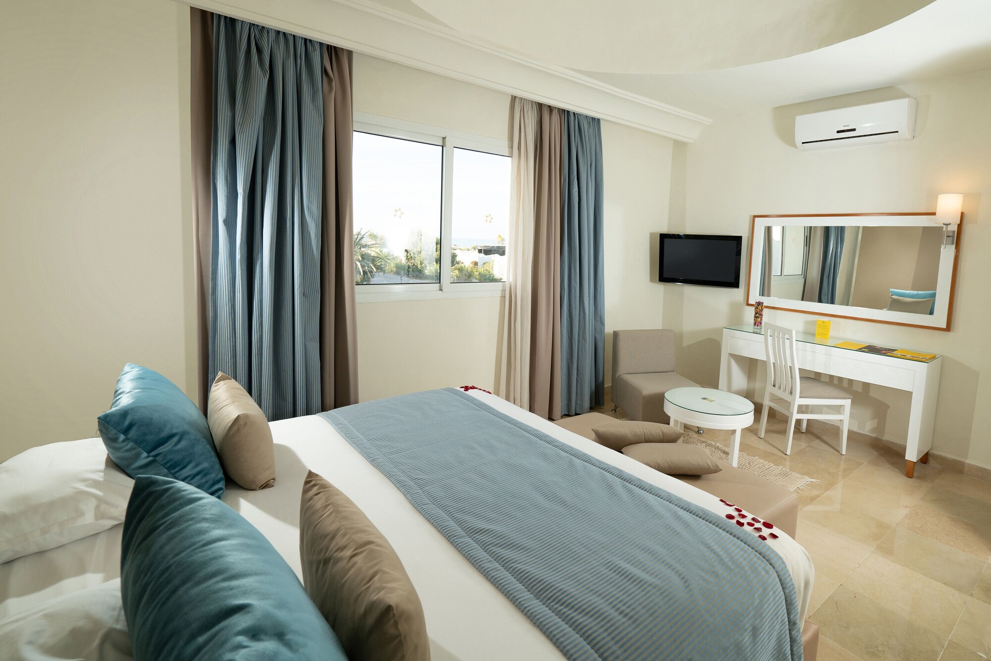 JUNIOR SUITE