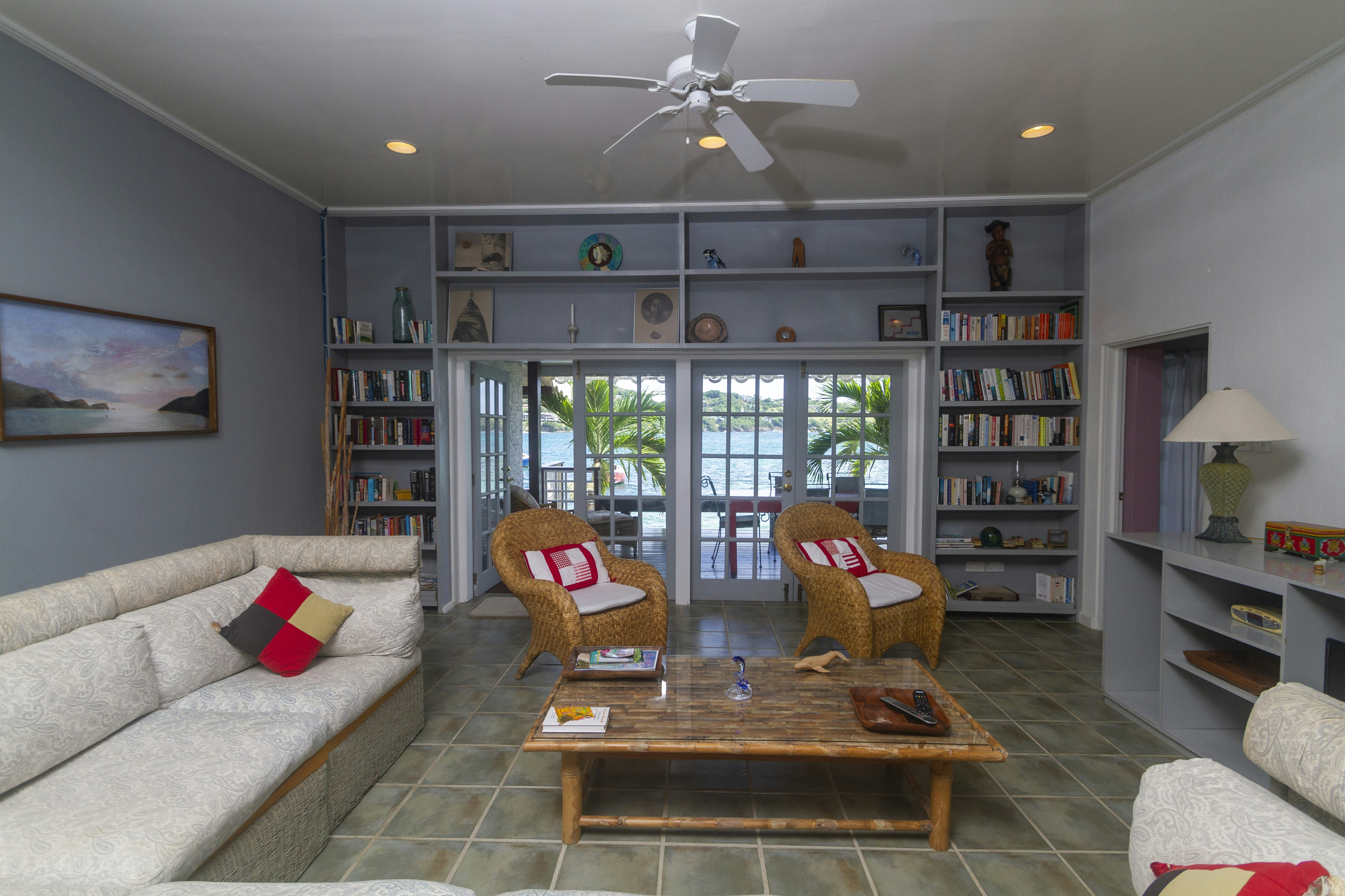 Bequia Beachfront Villa Hotel 53/83