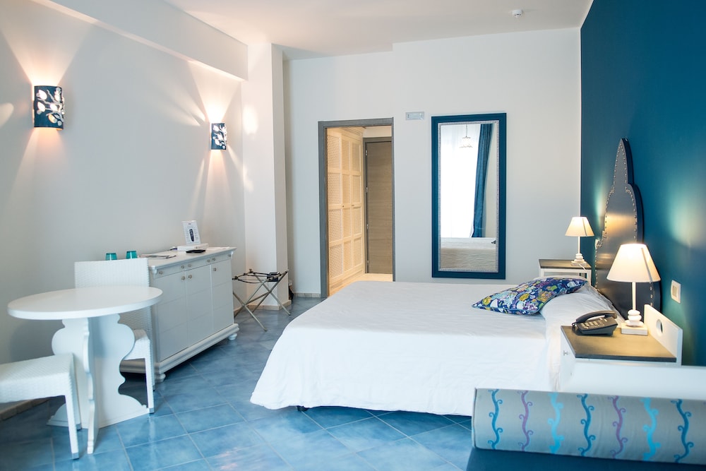 Hotel Cutimare 11/50