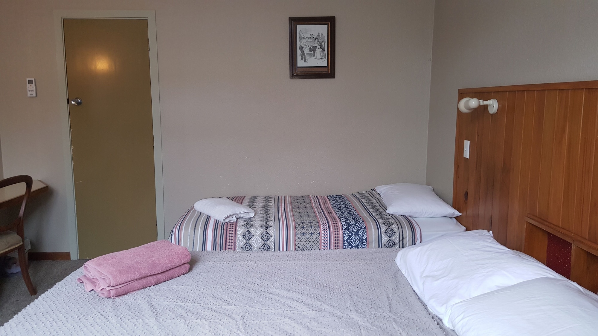 جناح بسرير مزدوج وسرير فردي وسرير كوين في الملحق، Ariki Backpackers 5/10