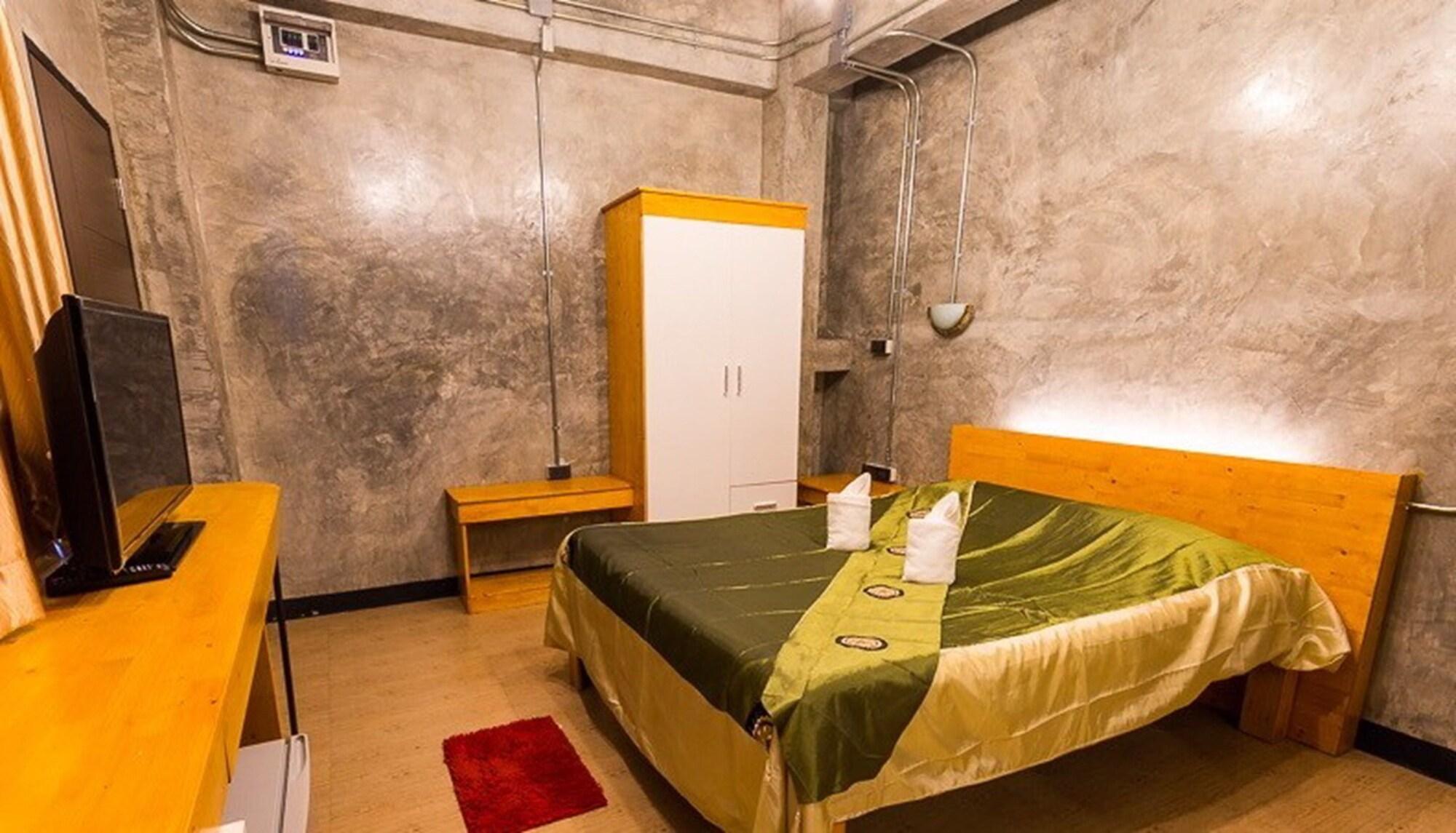 W Hostel 12/39
