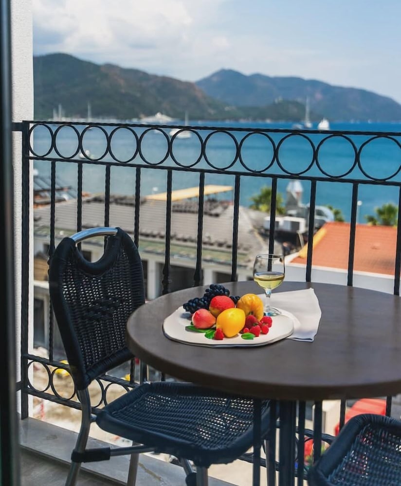 Aurasia Sea Side Hotel 48/63