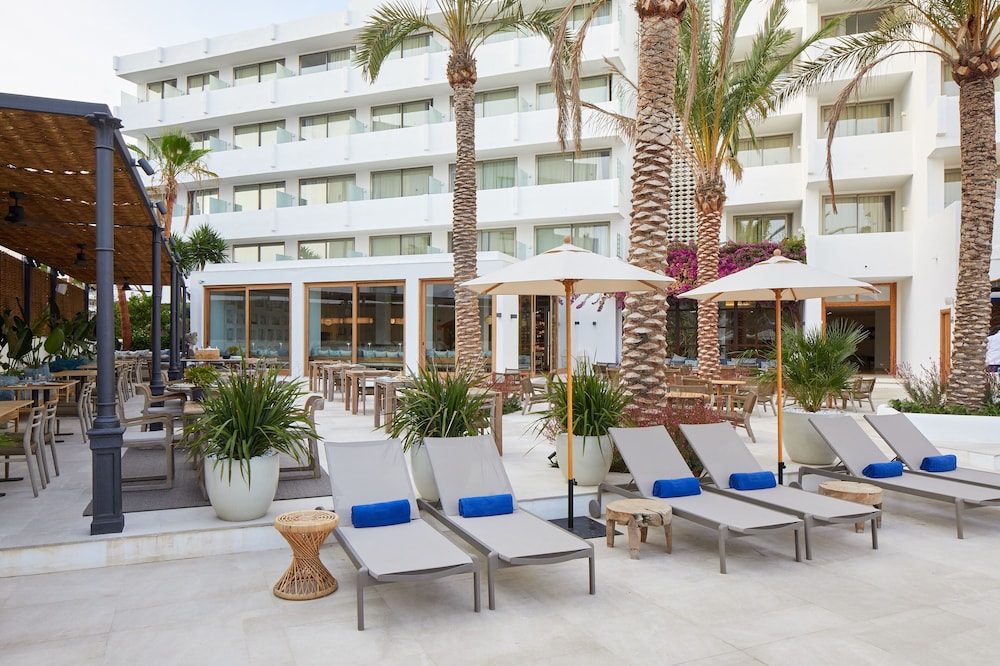 Hotel Tres Torres 8/65
