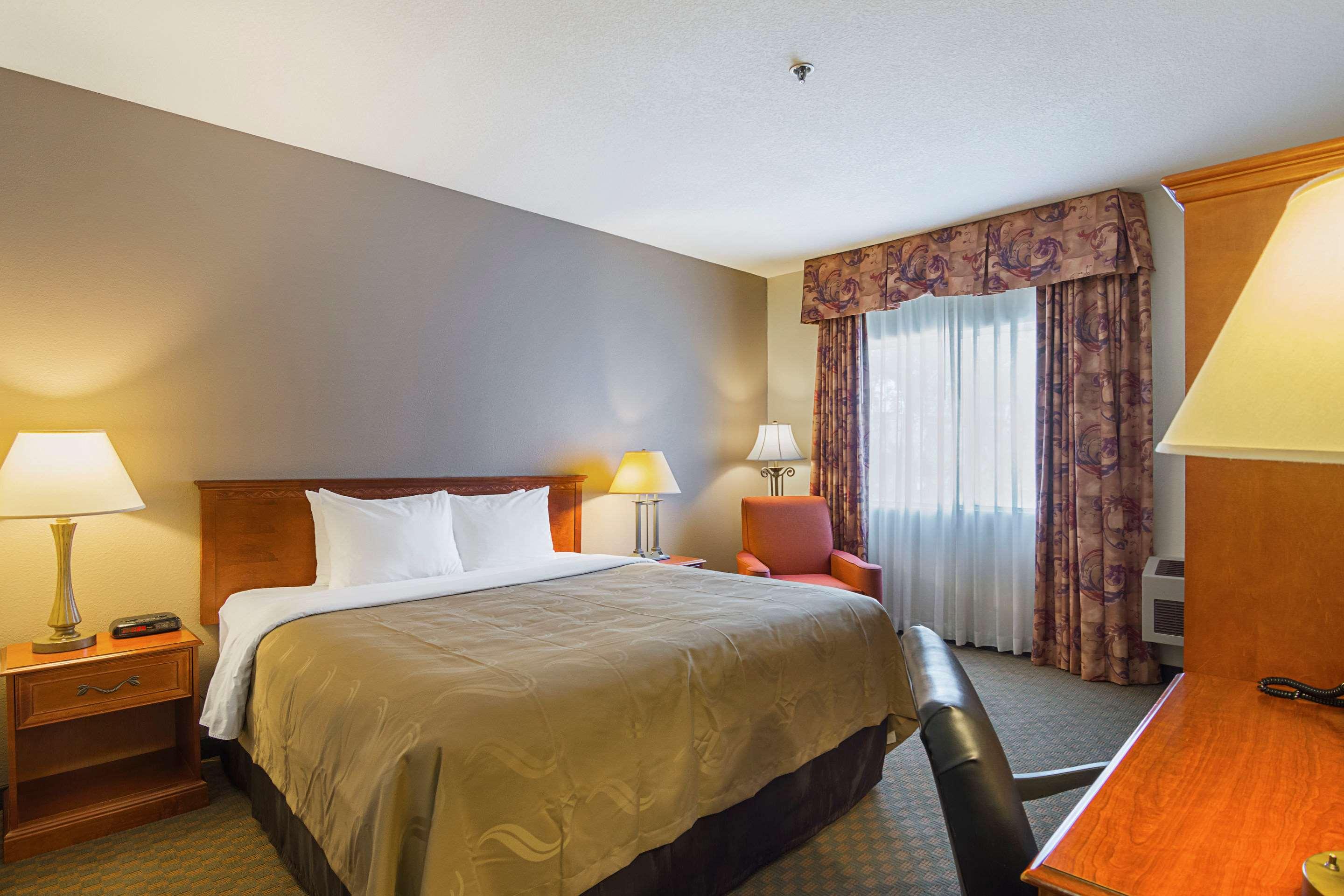 غرفة بسرير كينج، Quality Inn Fresno Yosemite Airport 2/4