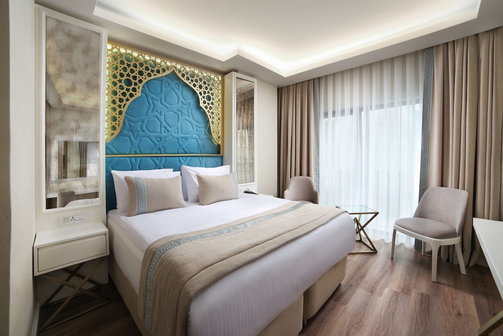 SUPERIOR, DOUBLE OR TWIN BED
