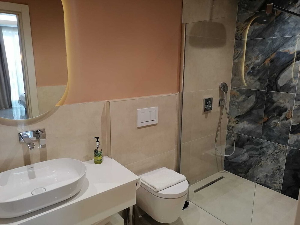 Muhtar Hotel 40/49