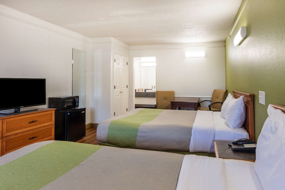 Motel6 Knoxville, TN 24/46