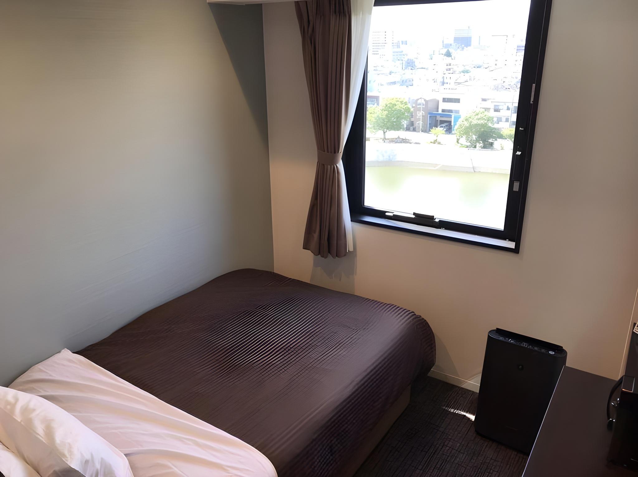 Semi Room, Semi Double Bed, Smoking