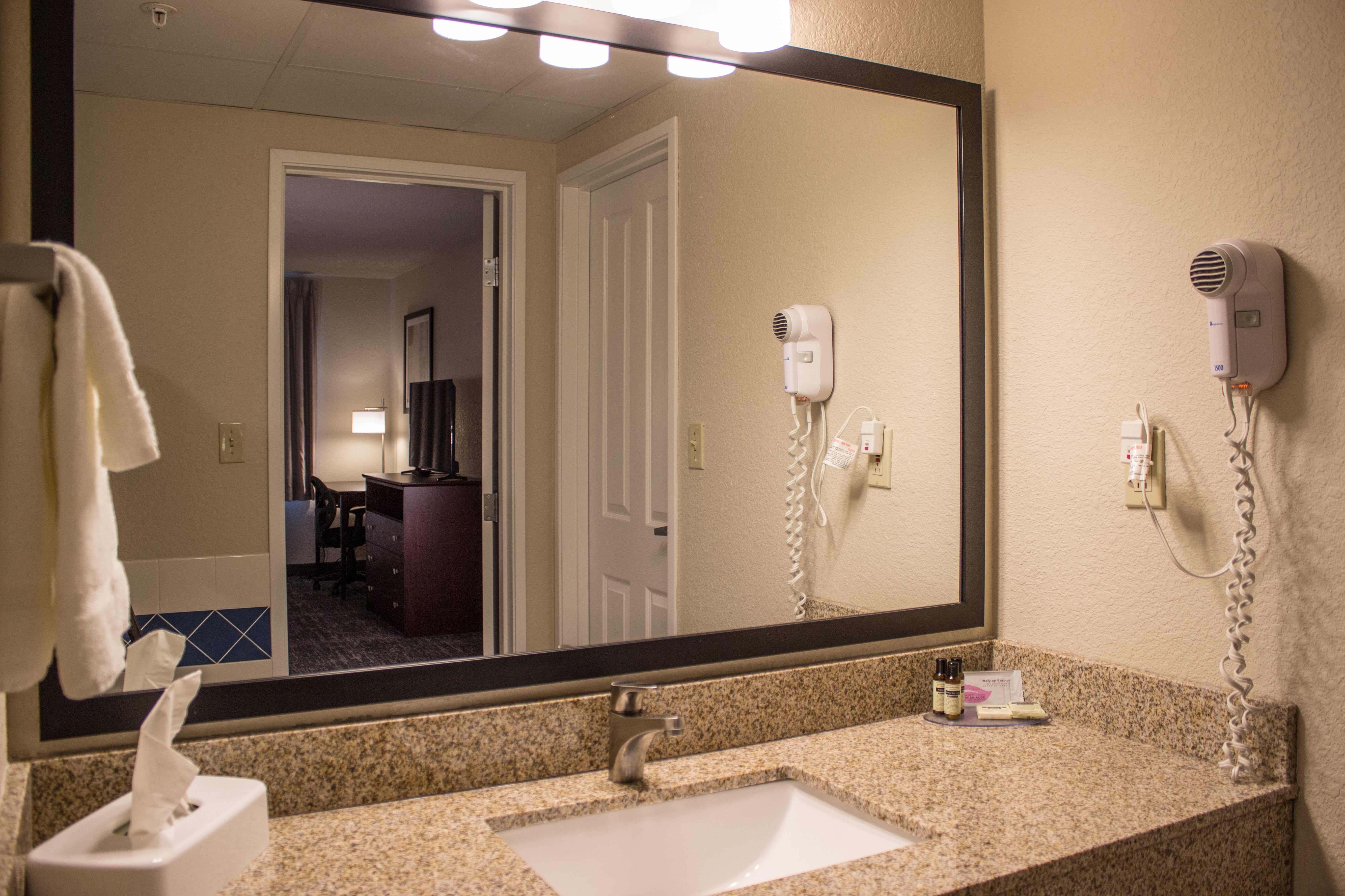 Cobblestone Suites Oshkosh 74/75