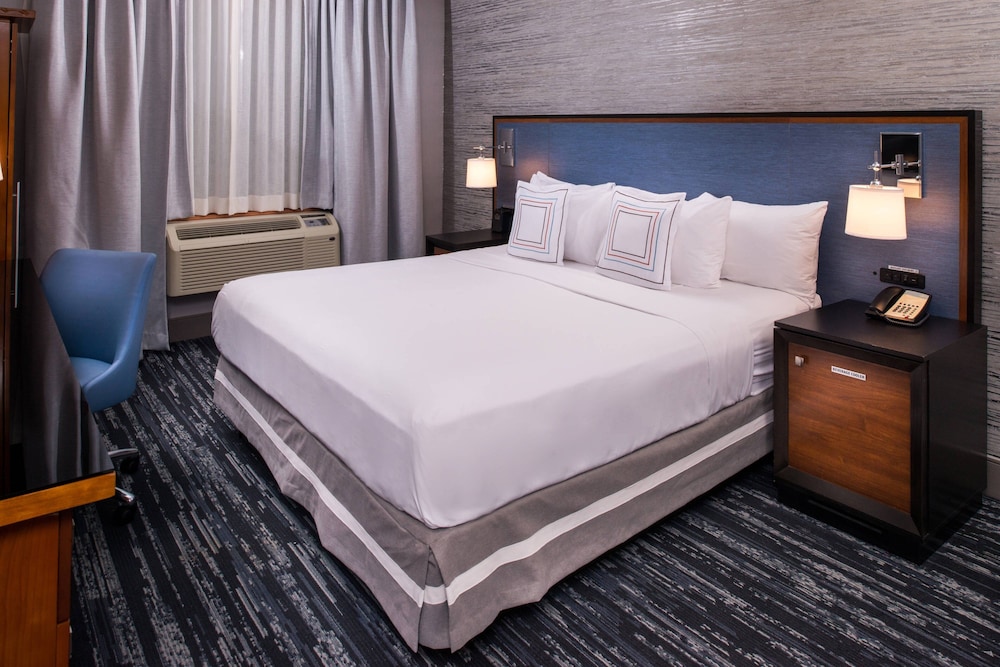 غرفة ديلوكس بسرير كينج بإطلالة على المدينة، Fairfield Inn and Suites New York Manhattan Times Square 3/9