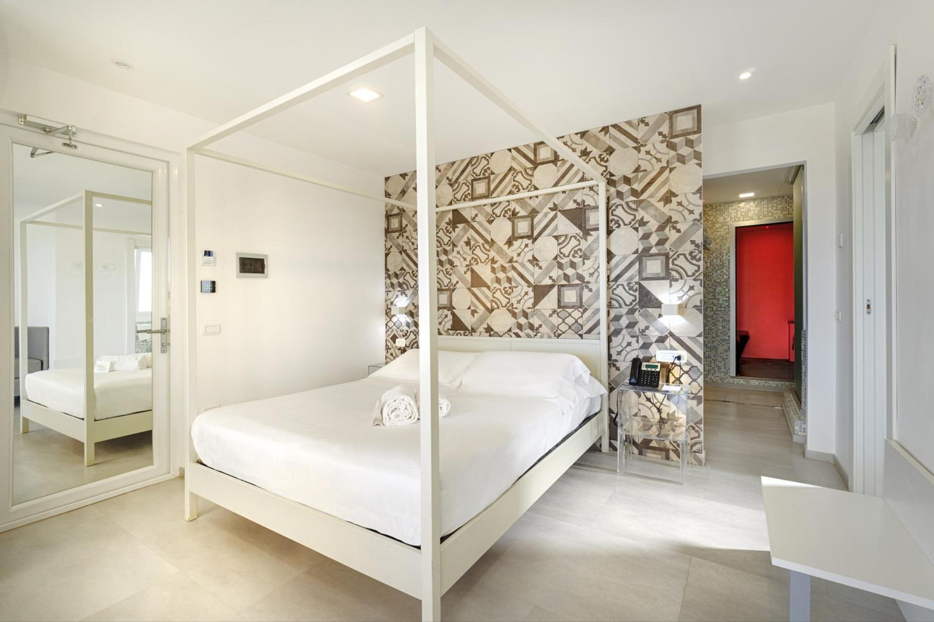 Room, Queen Bed, with View, Private Spa