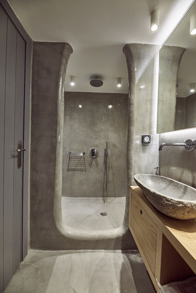 INFINITY, RESIDENCE, OUTDOOR JETTED TUB