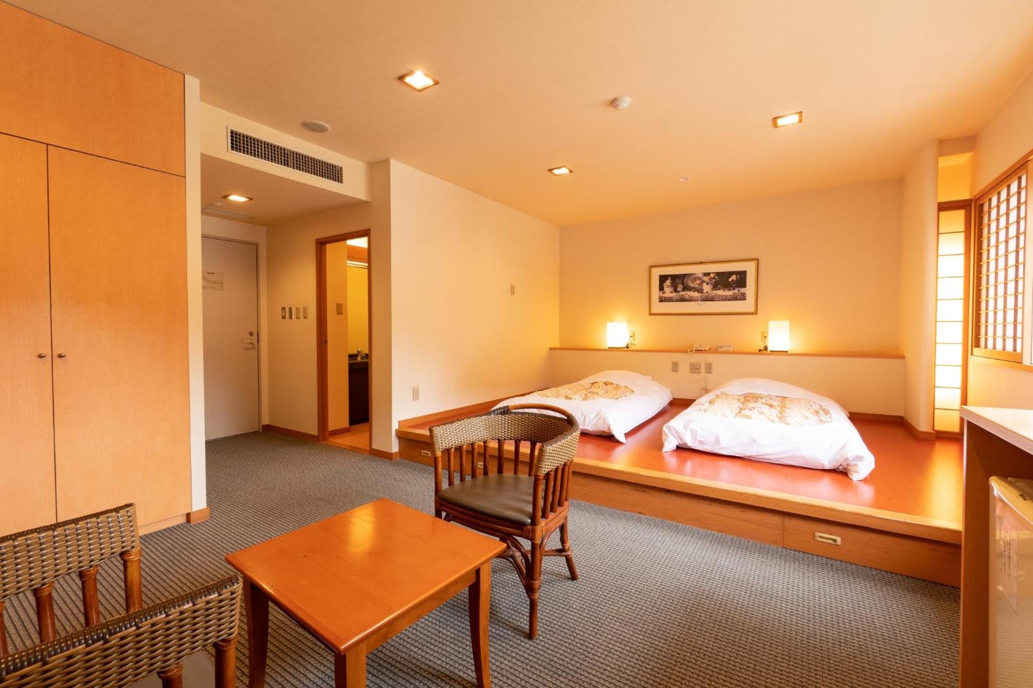 Interior, Junior Suite, Twin Beds, Indoor Bath