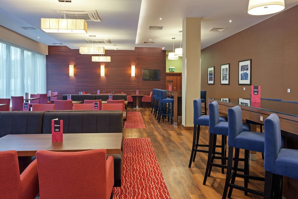 Hampton By Hilton Warsaw Airport 25/30