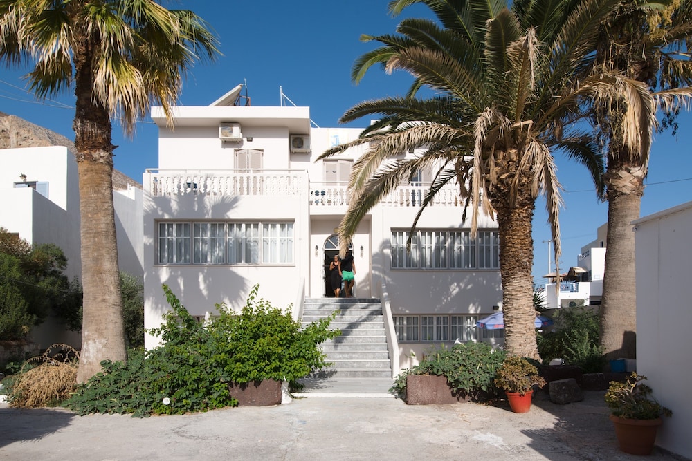 Kamari Blu Boutique Hotel 26/32