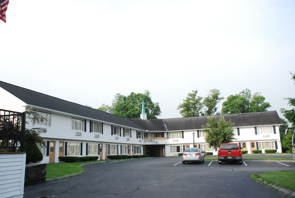 Hollow Inn and Motel 41/52