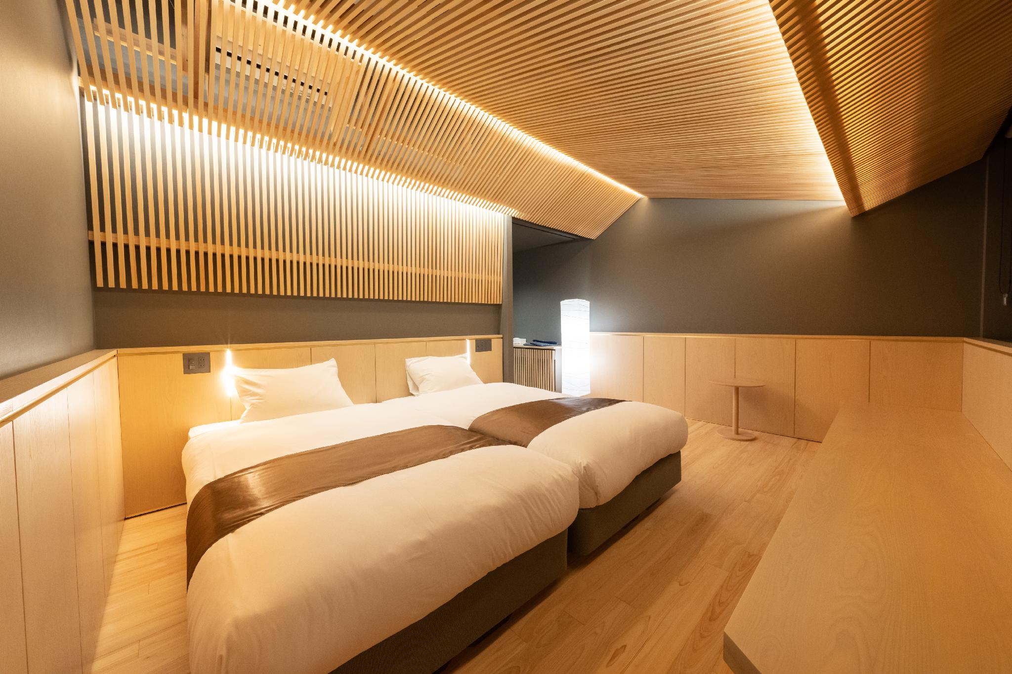 Universal, Twin Beds